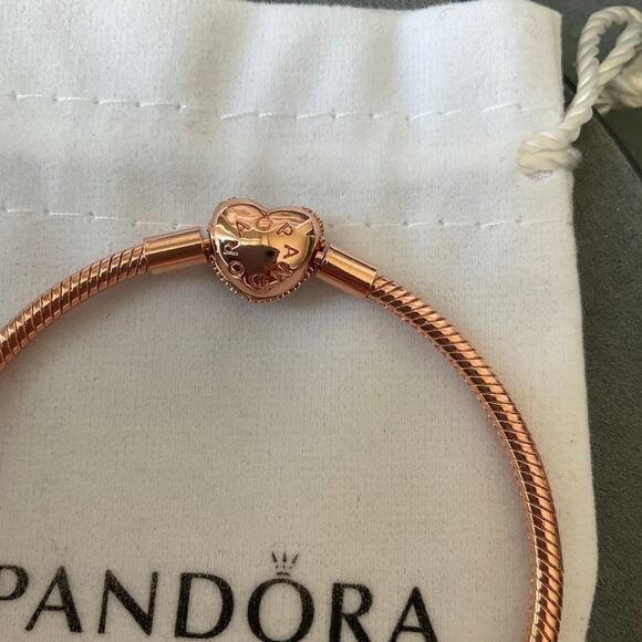 Pandora Moments Sparkling Rose-Gold Heart Charm Bracelet | 19 cm - Picture 7 of 8